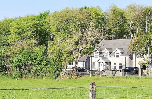 Coleraine Casa | IRISH OPEN 2025 Large house sleeps 14. Beside forest & beach. 30mins to Portrush