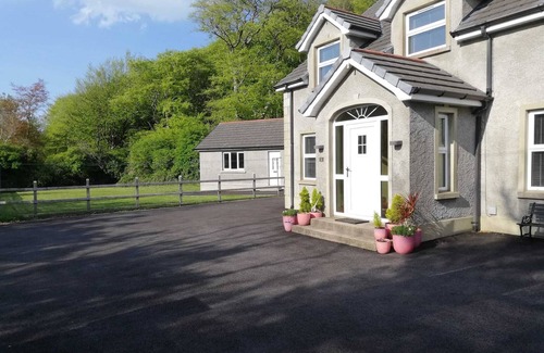 Coleraine Casa | IRISH OPEN 2025 Large house sleeps 14. Beside forest & beach. 30mins to Portrush