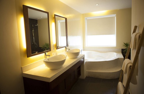 Chamkar Mon Hotel | iRoHa Garden Hotel & Resort