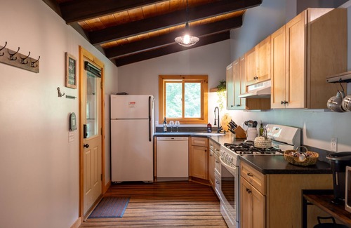 Jeffersonville Casa | Iron Gate Chalet - 5 Minutes to Smugglers Notch and Wedding Barn!