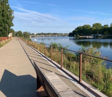 Bellerive-sur-Allier Casa | IRON MAN offer a villa located right on the river