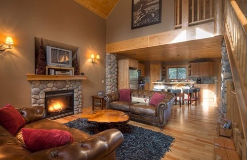 East Kootenay Chalet De Esquí | Iron Ring Log Chalet, Quédese 3 noches, pague 2 **, Pases de piscina de aguas termales Radium Incl.