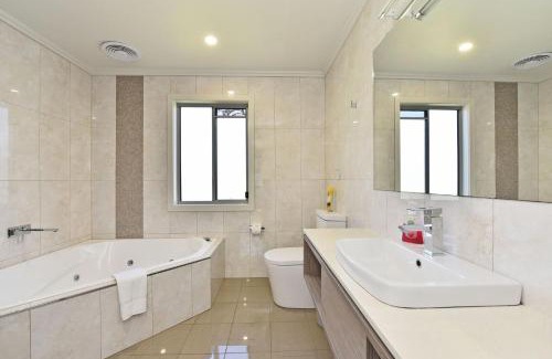 Pokolbin Villa | Ironbark Hill Villa 4 Novato