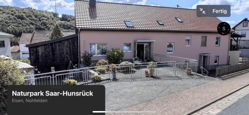 Eisen Apartamento | Ironico Homestay 4 Schlafzimmer Ferienwohnung 100 m2 nahe Bostalsee