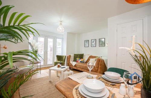 Thrapston Casa | Ironside House, Thrapston king or twin beds, free parking, workspace, corporates, sleeps 8
