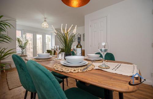Thrapston Casa | Ironside House, Thrapston king or twin beds, free parking, workspace, corporates, sleeps 8