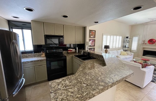 Palm Desert Villa | Ironwood Country Club Private Spa