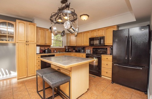 Kodak Casa | Ironwood Haven-Hot Tub-Firepit-Pool Table-Air Hockey-2600sq ft-7min Off Exit 407