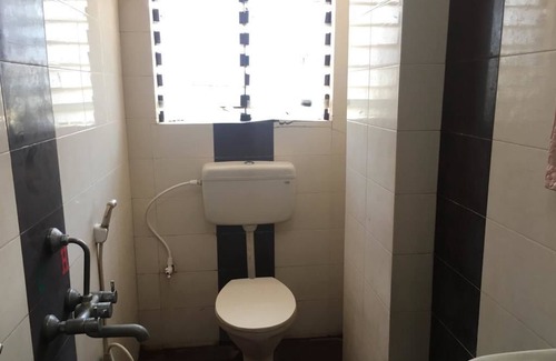 Kamalapur Hotel | Iroomz Amrutha Residency
