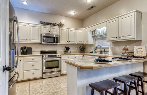 Sevierville Casa | Irresistible Retreat w Pool Hot Tub Arcade