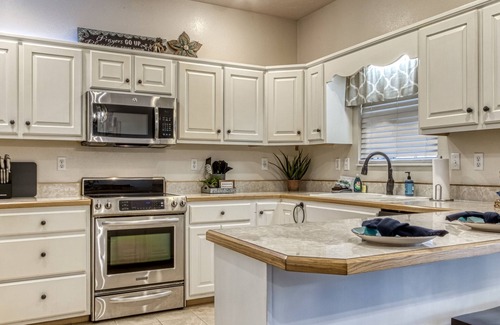 Sevierville Casa | Irresistible Retreat w Pool Hot Tub Arcade