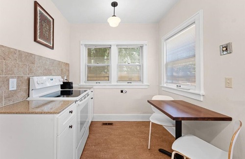 Irvington Apartamento | Irvington 1-Bd Apt in Charming Duplex