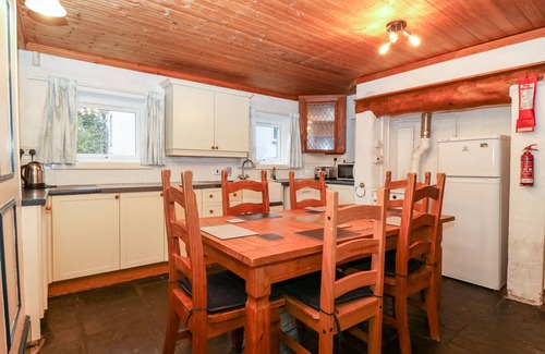 Beddgelert Casa | IS Y GRAIG, pet friendly, with open fire in Beddgelert