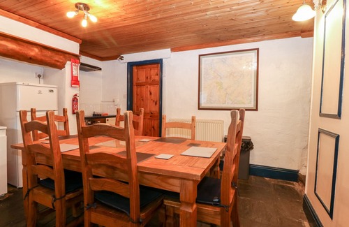 Beddgelert Casa | IS Y GRAIG, pet friendly, with open fire in Beddgelert