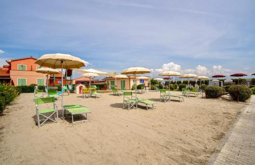 Vada Apartamento | ISA-Residence with swimming pool in Mazzanta at only 600 meters from the beach, apartments with air conditioning and private outdoor area
