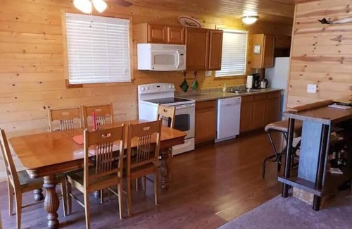 California Hot Springs Cabina | Isaaks Trails End Cabin Retreat in Pine Flat
