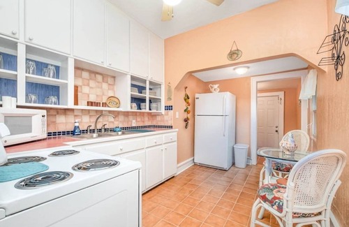 Indian River Bluff Casa | Isabel · Old World Charm · 10 minutes from Beach