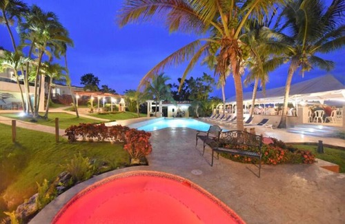 Aceitunas Villa | Isabela Villa Bonita #1, sleeps 35+, pool, jacuzzi, pool table, basket, volley..