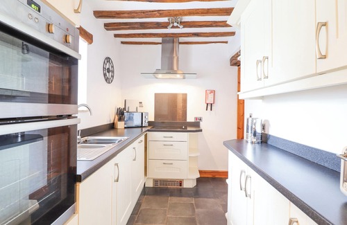 Llanfair Cabaña | Isallt, LLANFAIR