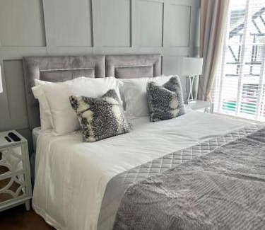 Aberdovey Casa | Isfryn, holiday home in Aberdyfi