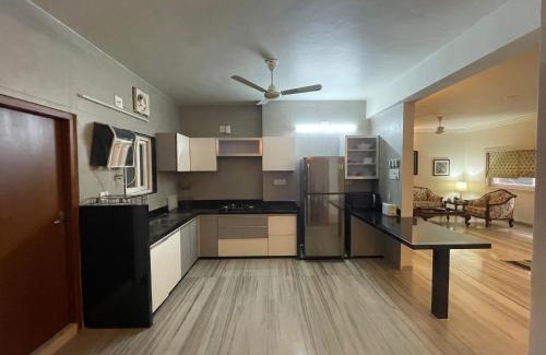 Vadodara Apartamento | Ishan Apartments 3BHK Individual Rooms