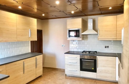 Freetown Casa | Ishmajoso Lodge