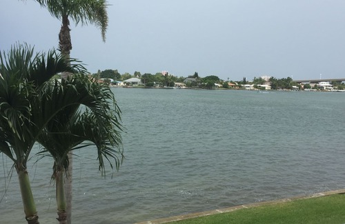 St. Petersburg Condominio | Isla Del Sol Bahia Vista! ¡Balcón! Frente al mar! ¡Puesta de sol! ABRIL 2019 Disponible !!