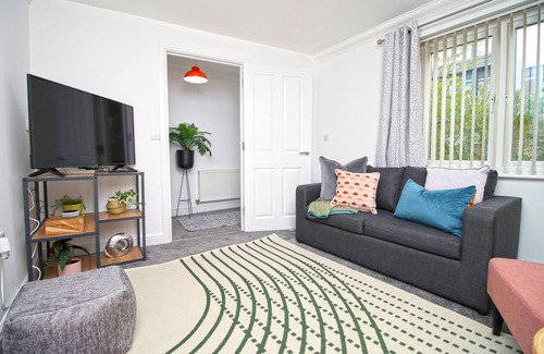 Newport Casa | Isla House - Newport City Centre - Sleeps 7