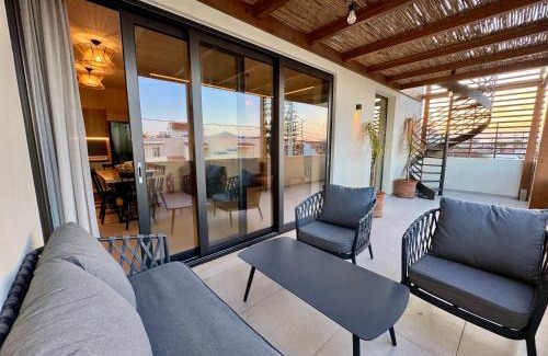 Adelianos Kampos Apartamento | Isla Luxury Apartments - Private Rooftop with Hot tub - 100m from Beach