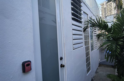 San Juan Casa | Isla Verde Beach -Bars-Restaurants Great for Near Airport Stop-N-Go
