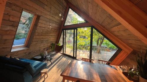 Winchester Otro | Island A-Frame