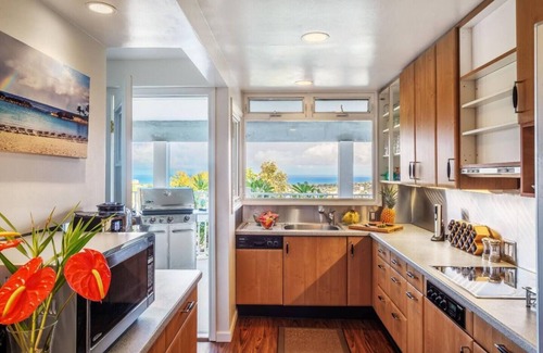 St Louis Heights Casa | This duplex is a 7 bedroom(s), 6 bathrooms, located in Honolulu, HI.