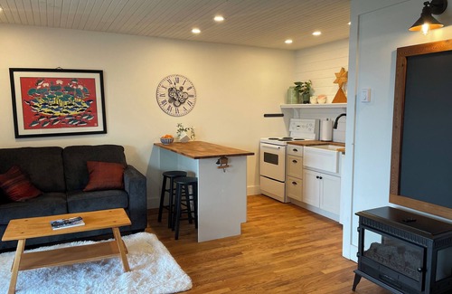 Sointula Apartamento | Island Alchemy Suite is a private little getaway with spectacular ocean views.