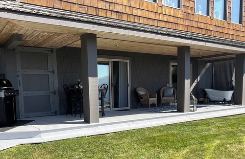 Sointula Apartamento | Island Alchemy Suite is a private little getaway with spectacular ocean views.