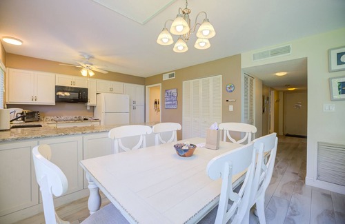 Sanibel Condominio | Preciosa vista a la playa de 2 dormitorios, 2 baños en West Gulf Drive