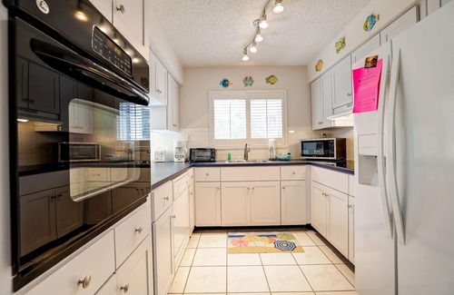 Sanibel Condominio | Island Beach Club #P1A is a 2/2 vacation rental on Sanibel Island!