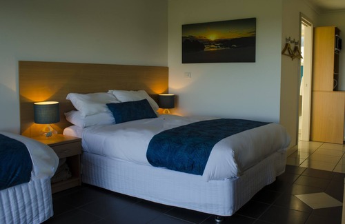 Currie Hotel | Island Breeze Motel