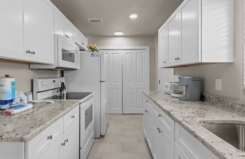 Sanibel Cabaña | Island Charm Meets Modern Comfort — Walk to Sanibel’s Beautiful Beaches!