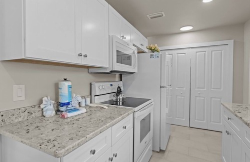 Sanibel Cabaña | Island Charm Meets Modern Comfort — Walk to Sanibel’s Beautiful Beaches!