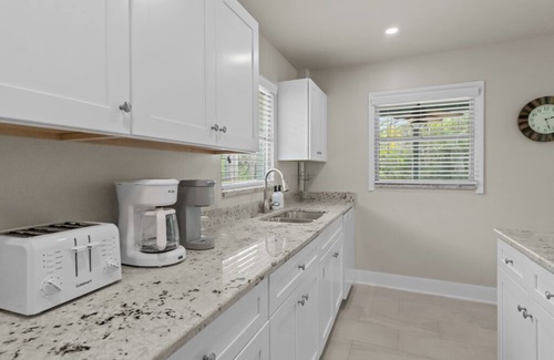 Sanibel Cabaña | Island Charm Meets Modern Comfort — Walk to Sanibel’s Beautiful Beaches!