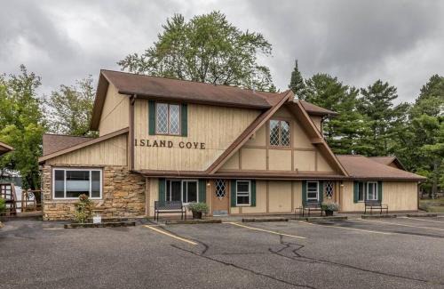 Minocqua Casa | Island Cove #6 -Lake Minocqua