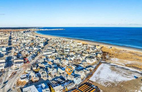 Hampton Casa | Island Escape Steps to Beach AC Updated