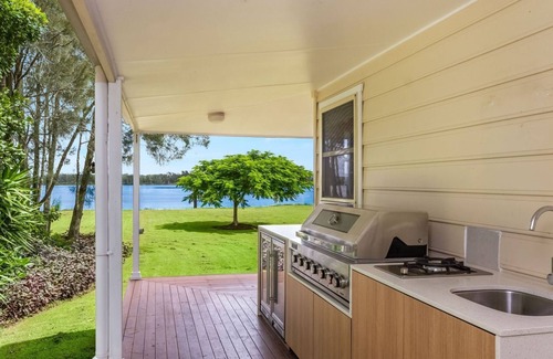 Palmers Island Casa | Island Getaway | Waterfront near Yamba