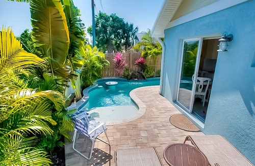 Holmes Beach Condominio | Island Hideaway by AMI Locals