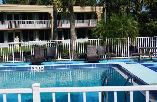 Merritt Island Cabina | ISLAND HOTEL of Space Coast