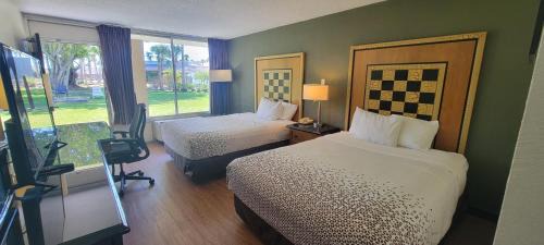 Merritt Island Cabina | ISLAND HOTEL of Space Coast