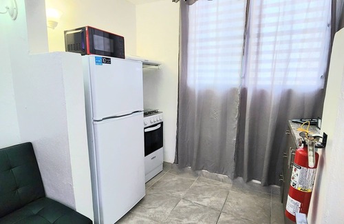 Levittown Apartamento | Island Oasis: Close to Vibrant Shops, Eateries & Beach Adventures