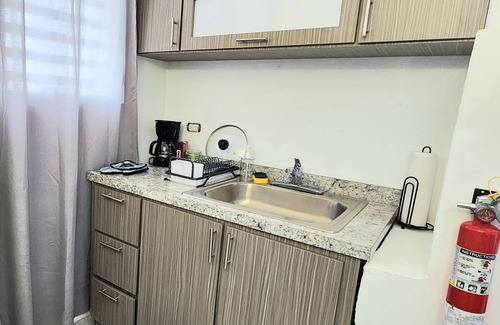 Levittown Apartamento | Island Oasis: Close to Vibrant Shops, Eateries & Beach Adventures