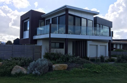 Sunderland Bay Casa | Isla Oasis con vista al mar sin interrupciones!
