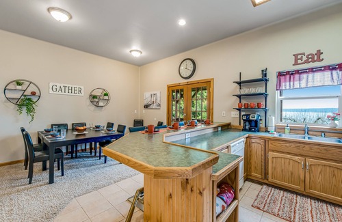 Camano Island Casa | Island oasis with firepit, port & mountain views, & washer/dryer